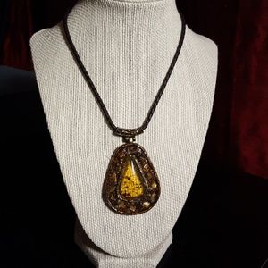 Gorgeous Necklace with Stone pendant